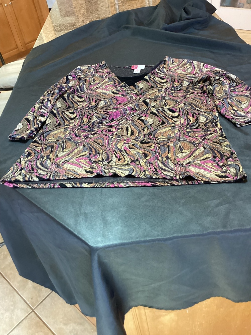 JW,Womens ,Pink and Gold , Black,Abstract Pattern V-Neck Top,Size Extra Large,